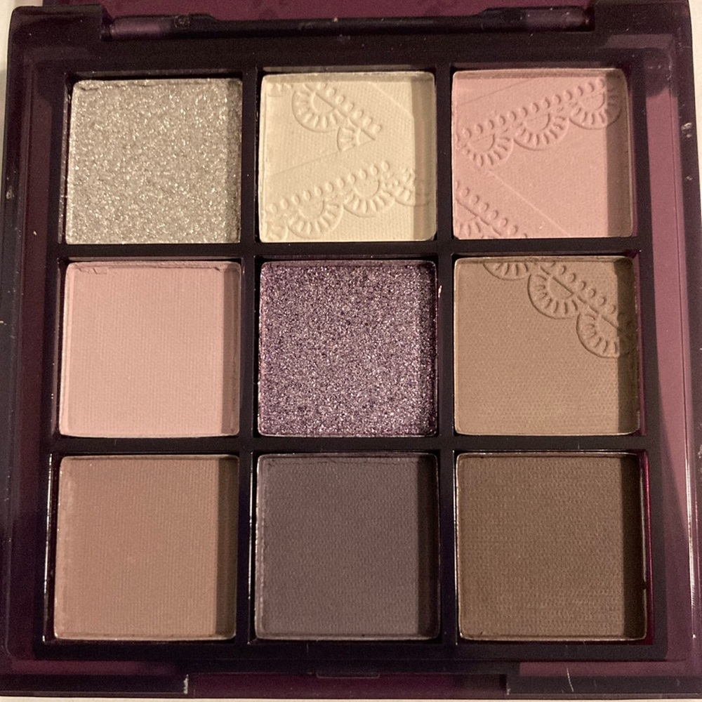 Elegant Eyeshadow Palette with Neutral and Purple Shades